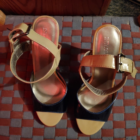 Size 7 intaglia heels - Picture 8 of 10